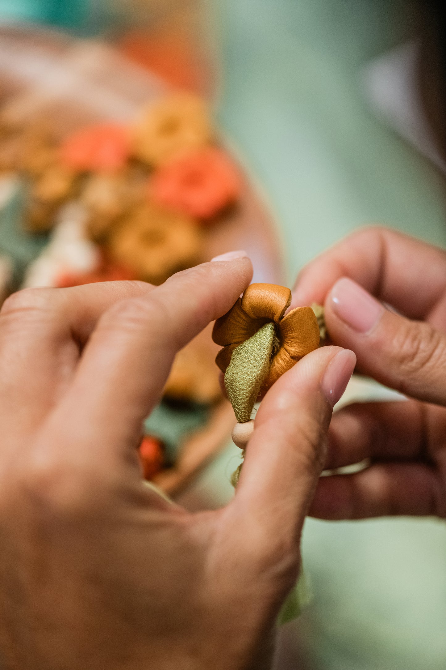 WORKSHOP MINI Puakenikeni Leather Lei