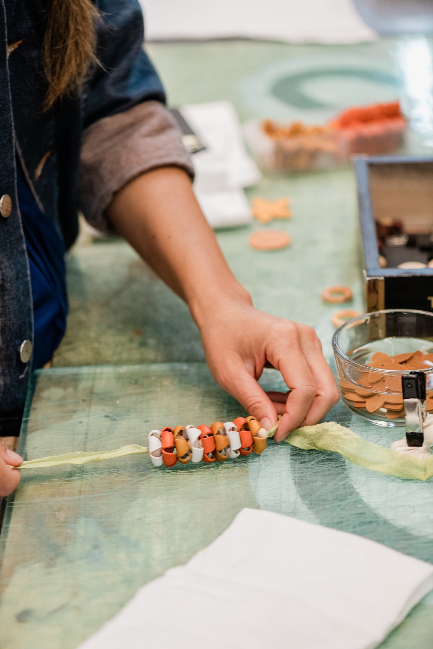 WORKSHOP MINI Puakenikeni Leather Lei